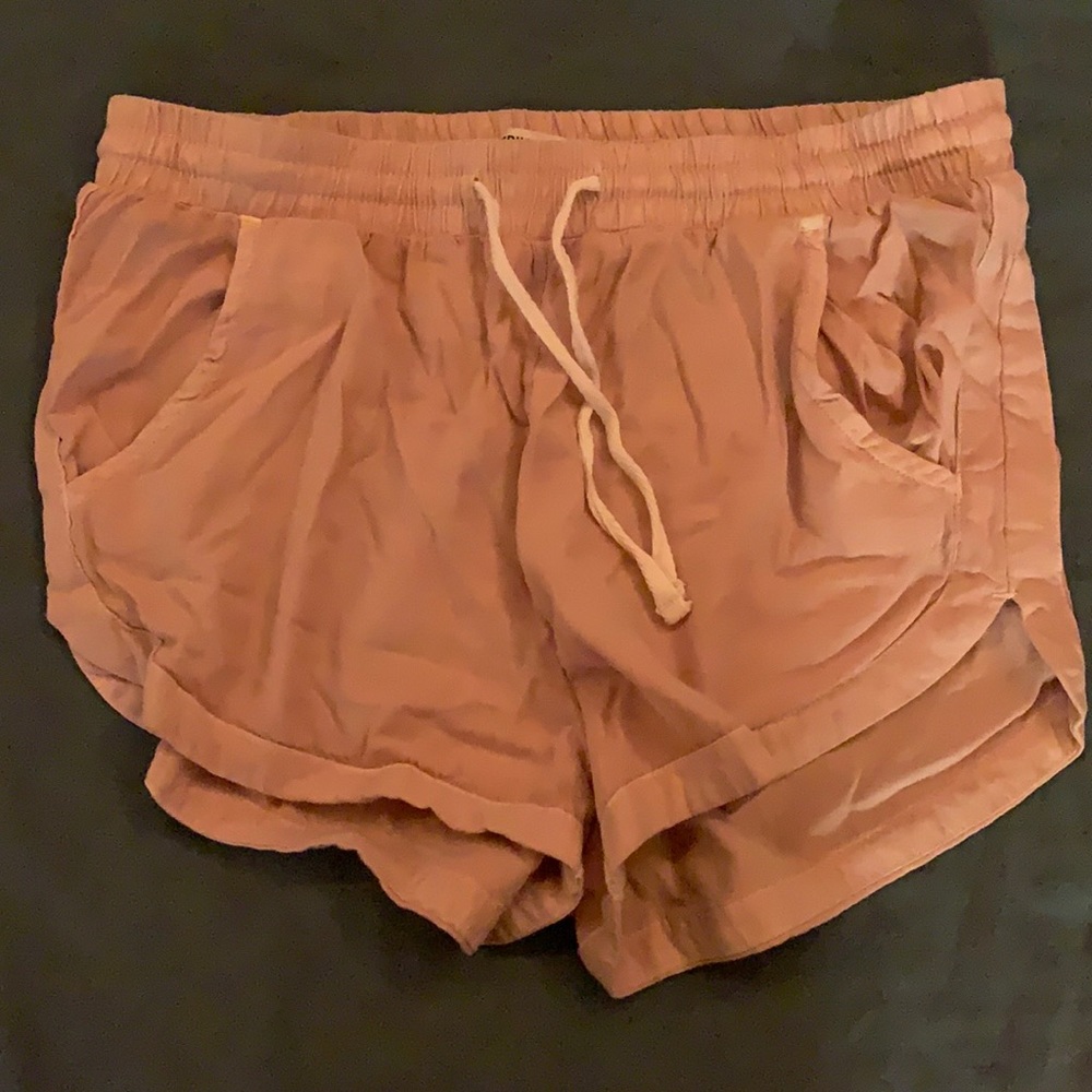 Women’s blush pink billabong shorts
